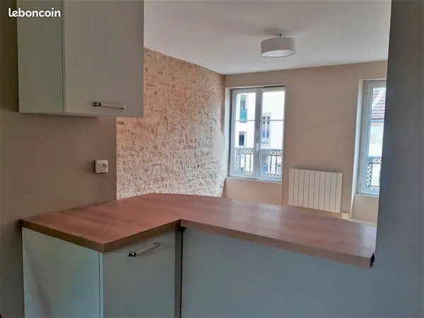 T2 de charme rue du Tillot, traversant, avec balcon