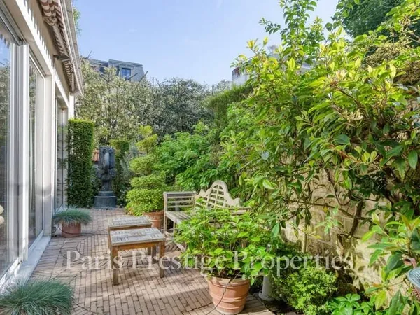 Maison 8 pièces 361 m²