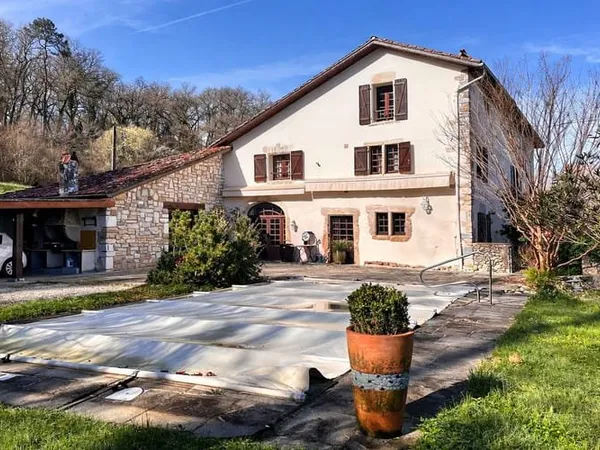 Maison 9 pièces 336 m²