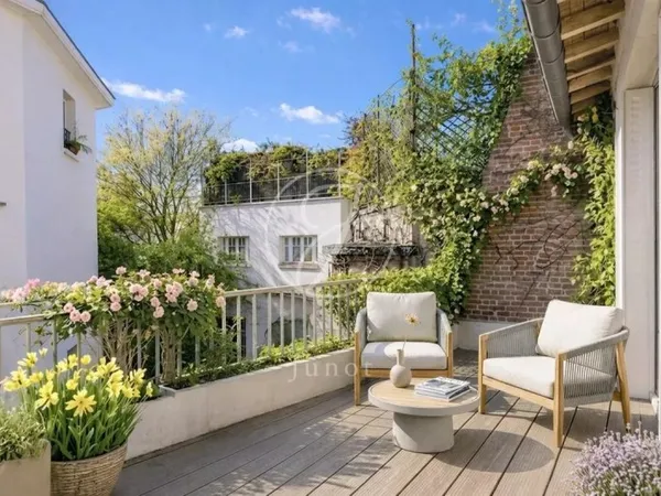 Paris 18e - AVENUE JUNOT - Hôtel Particulier à vendre - 190,26m² habitables - 270,52m² au sol - 4 ch