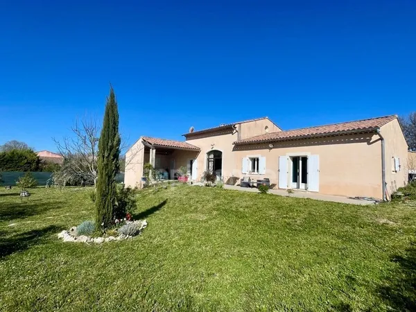 A vendre GARGAS 84400 Maison récente de plain-pied, T4 de 150 m² habitables
