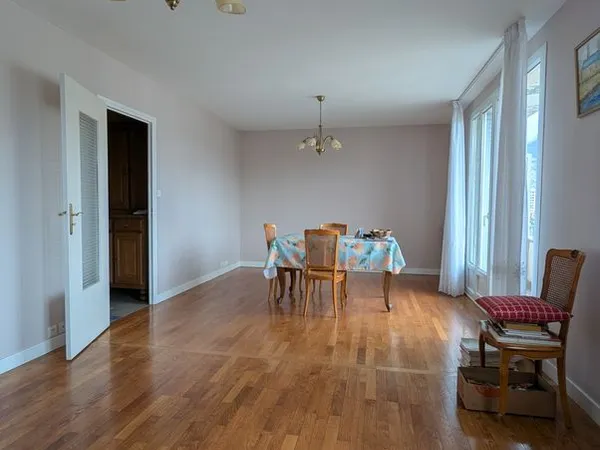 APPARTEMENT . 3 PIECES . 78m3