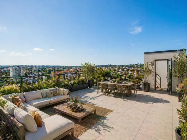 Appartement familial 8e étage et DERNIER ÉTAGE - ROOFTOP de 173m² - Expo Sud-Est - Boulogne-Billanco
