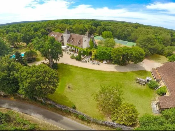 Livernon - Élégante propriété de campagne avec piscine, court de tennis et 2,5 hectares