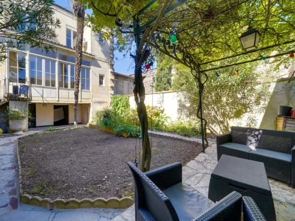 Maison bourgeoise 8 pièces d'environ 200m2 habitables en R+1