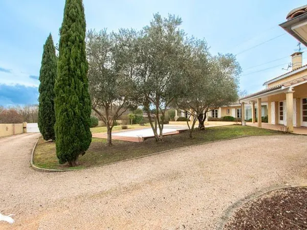 Maison 9 pièces 272 m²