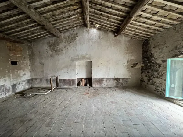 BATISSE ANCIENNE AU COEUR DE PORT-LA-NOUVELLE