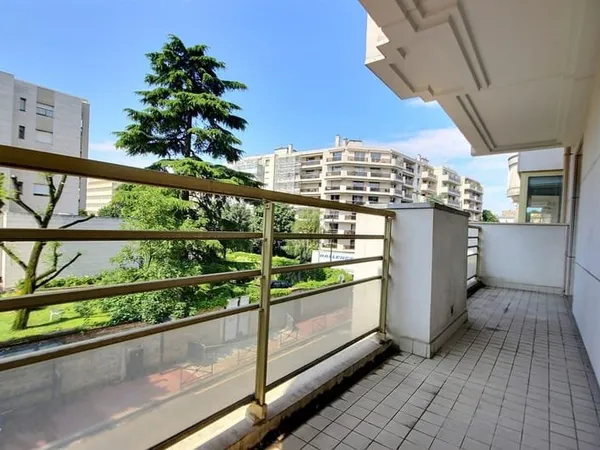 Optez pour une résidence avec services, 3 pièces 76 m2 avec loggia exposée sud ouest