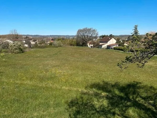 Terrain constructible de 2183m2
