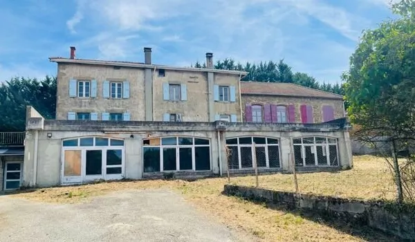Maison 15 pièces 910 m²
