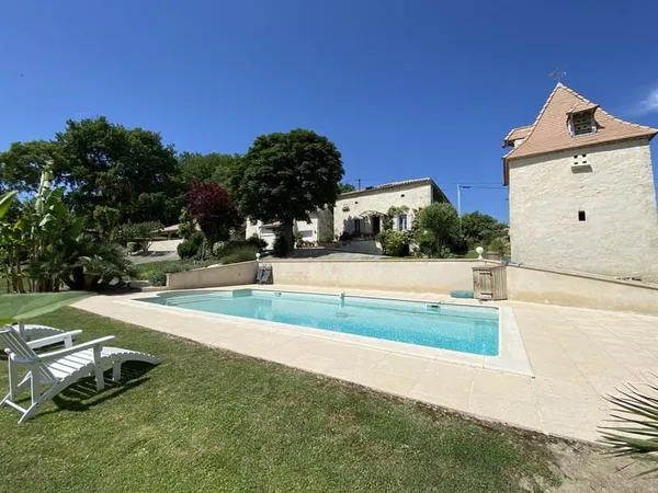 Charmante maison en pierre avec gîte et piscine