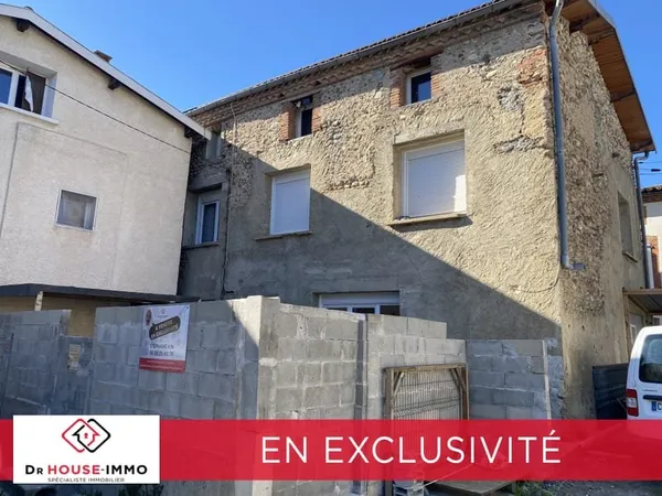 Maison T7 avec une terrasse , une cour, 2 places de parking et 2 jardins non attenant