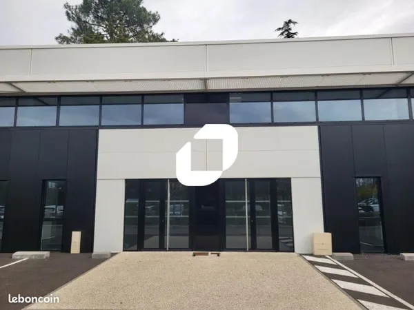 Local d'activité 640 m²