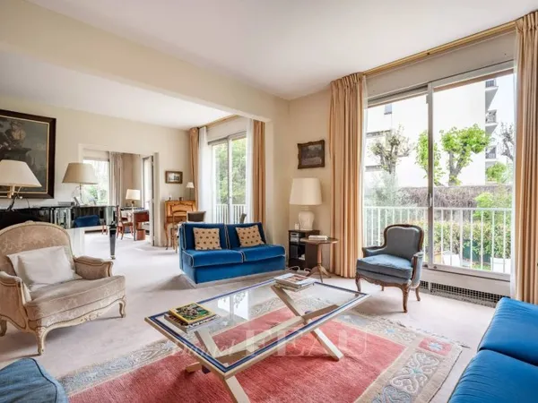 Neuilly - Longchamp - Familial cinq chambres Beaux volumes et plan fluide