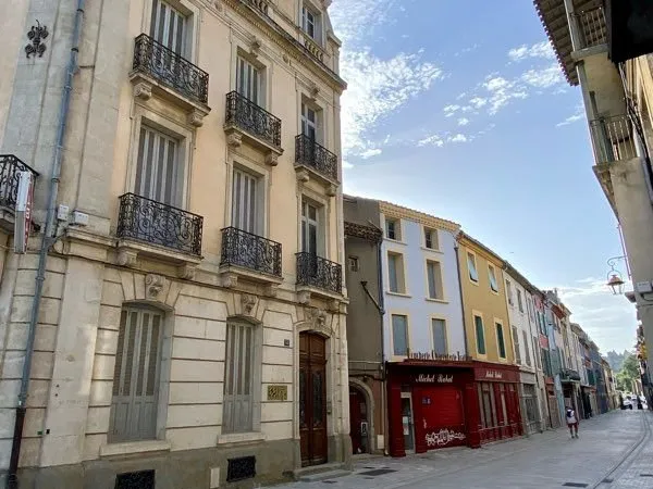 Appartement T3 proche centre ville, immeuble de caractère