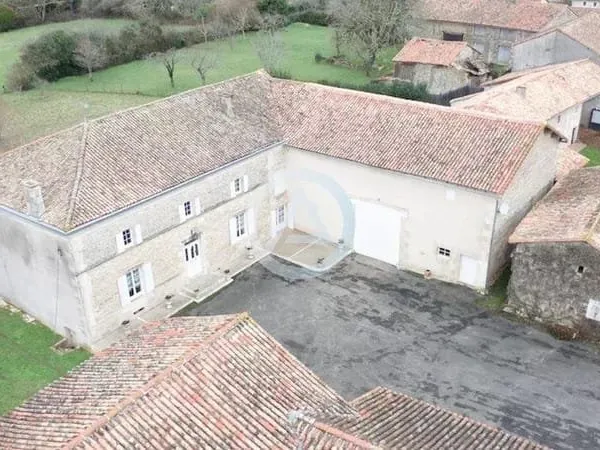 Maison 8 pièces 211 m²