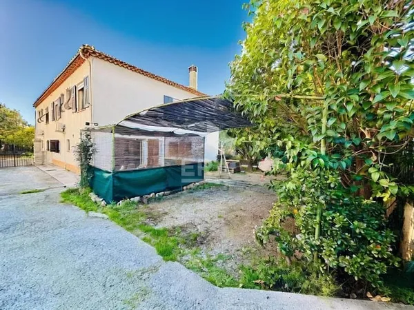 CROS de CAGNES Maison au bord de l'eau
