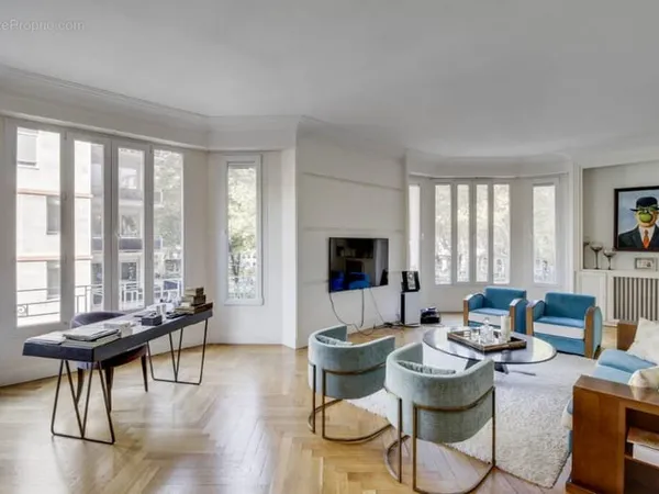Appartement T4 de 190 m² avec balcon, cave et grenier