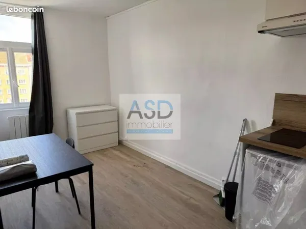 Studio 1 pièce 12 m²