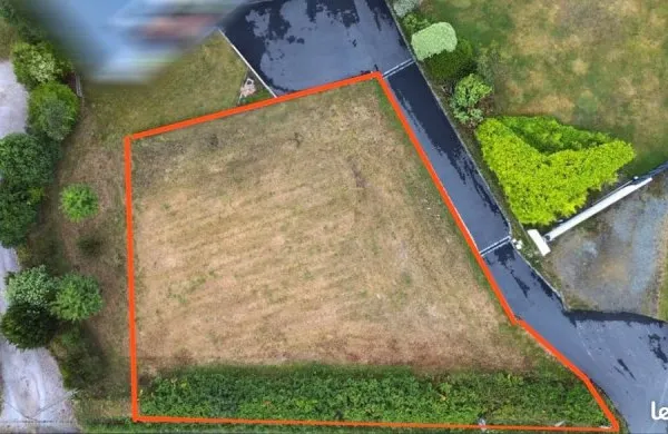 Terrain constructible 700 m²