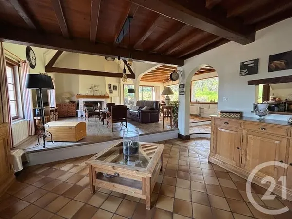 Maison 11 pièces 223 m²