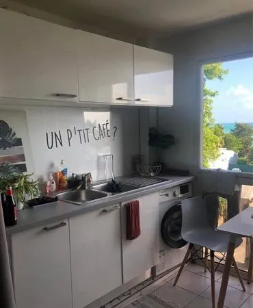 Loue studio meublé Bas du fort