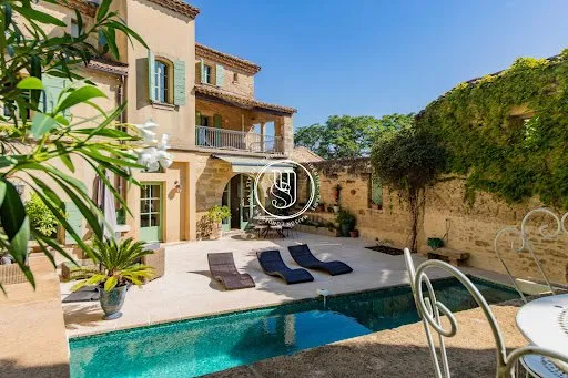 Maison 10 pièces 365 m²