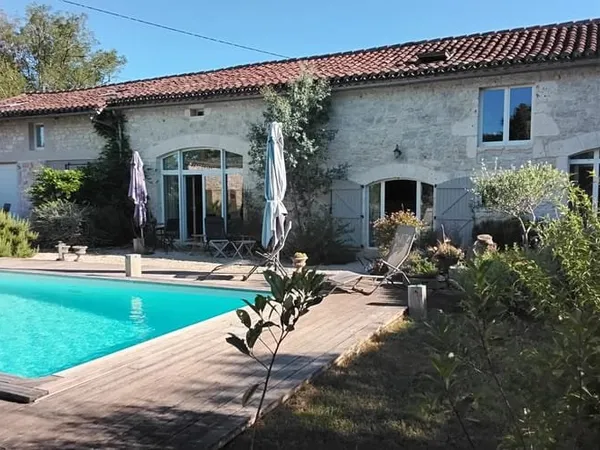 Longère en pierre avec gîte