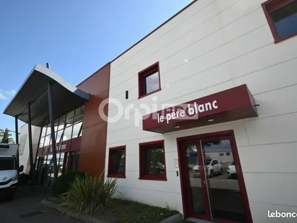 Bureau 137 m²