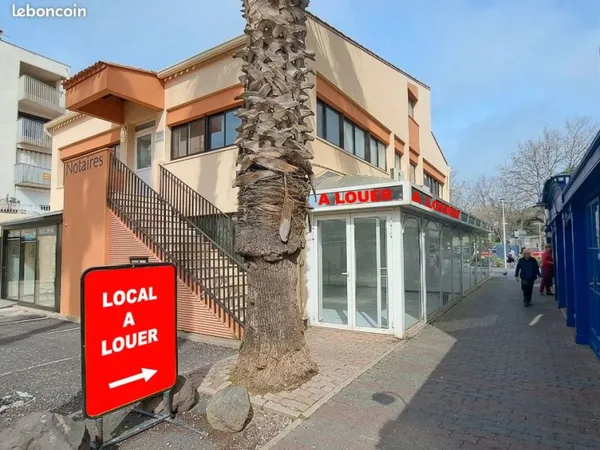 CAP D'AGDE - Centre Le PORT - LOCAL COMMERCIAL 50m² environ - à louer pour la saison