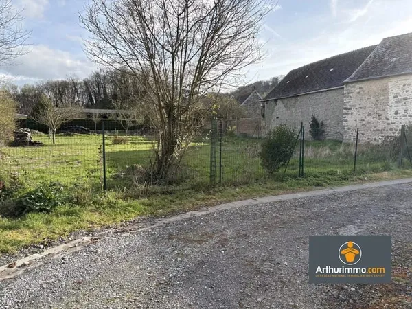 TERRAIN A BATIR AVEC PETITE GRANGE
