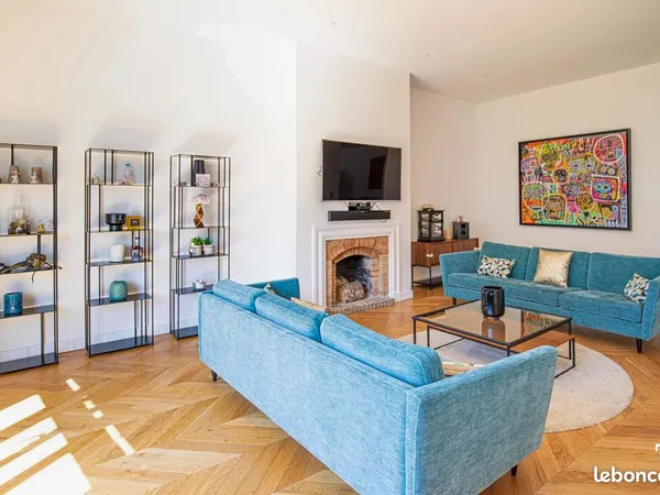 Appartement 5 pièces 221 m²