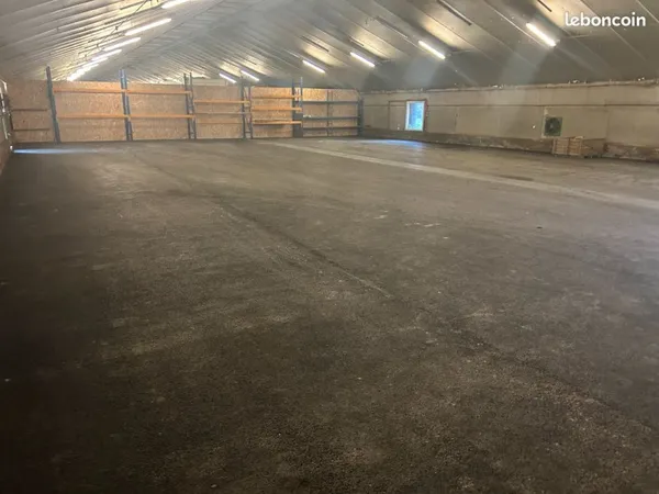 Local d’activité et entrepôt Location Pleyben  500m² 1000€