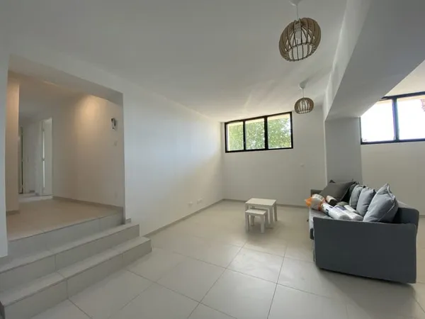 Aix-en-Provence La Tour d'Aygosi : Appartement T3 meublé d