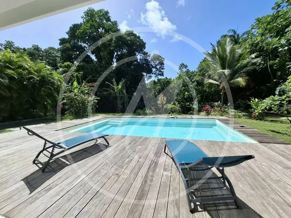 À louer Villa F4 Meublée * piscine * Hauteurs Lézarde * 2 300 €/mois.