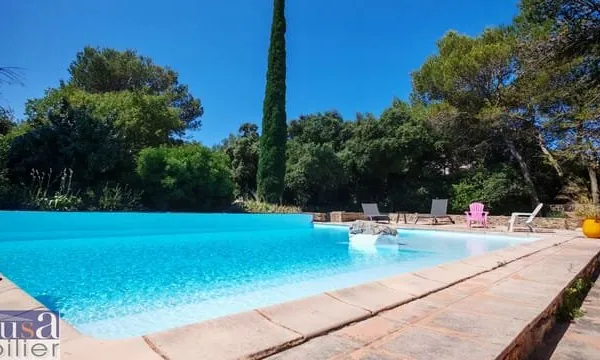Nîmes, Villa P7 de 170m2 avec 2 dépendances aménagées de 60M2 chacunes
