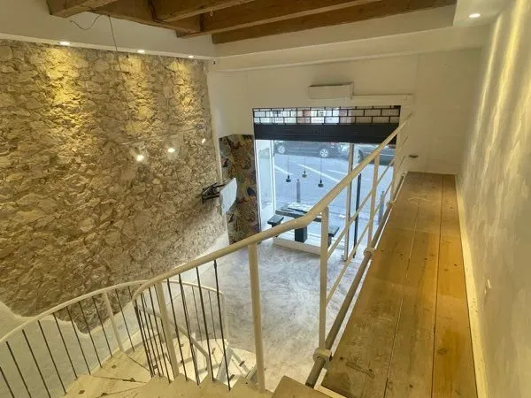 Magnifique magasin avec bureaux - 102 m² - Quartier prisé