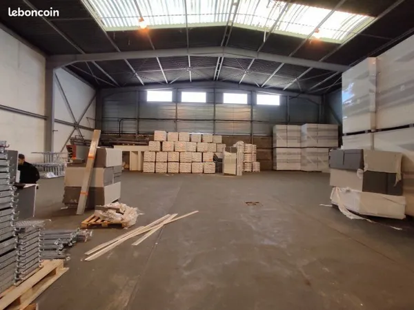 LOCAL D'ACTIVITE 600 m² VIENNE