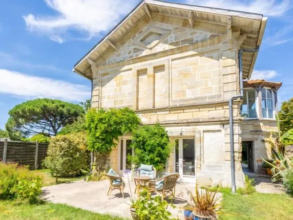 Maison Saint Julien-Beychevelle Médoc à 35 mn de Bordeaux 7 pièce(s) 160 m2