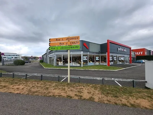 Local 2300 m²