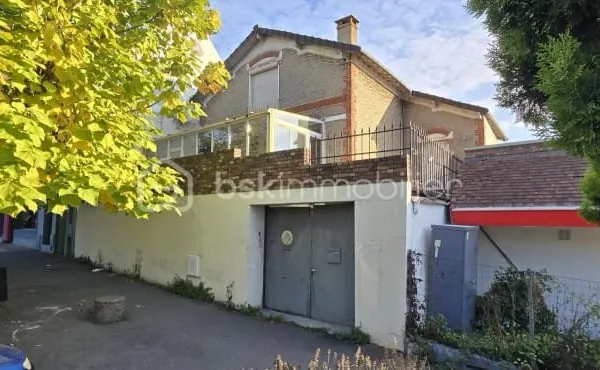 Maison 7 pièces 384 m²
