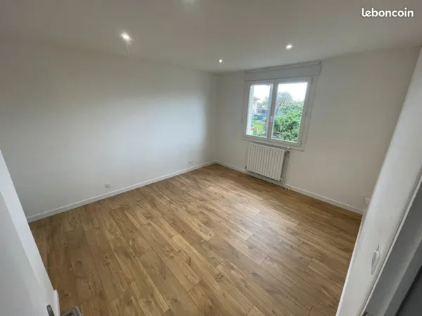 Local professionnel 14 m² - Idéal Médical / Paramédical / Bien-être - Accès PMR