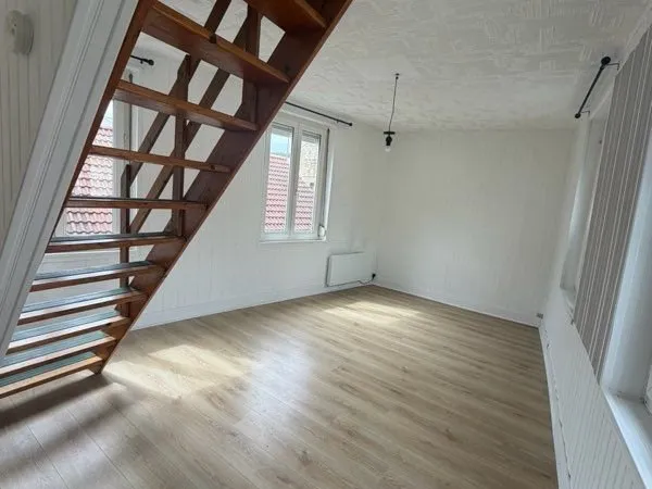 Petit T3 duplex cosy haussmannien