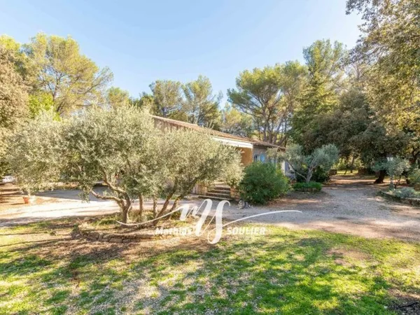 Maison 300 m²