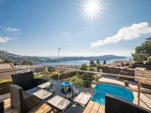 Appartement bas de villa à vendre 4 pièces VILLEFRANCHE SUR MER (06)vue exceptionnelle piscine privé