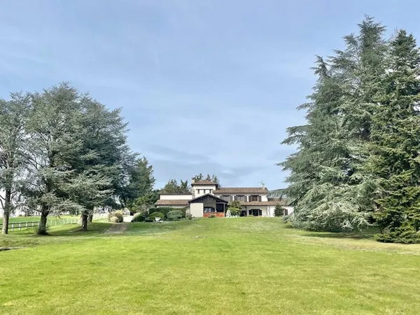 Maison de plain-pied 8 pièces 260 m²