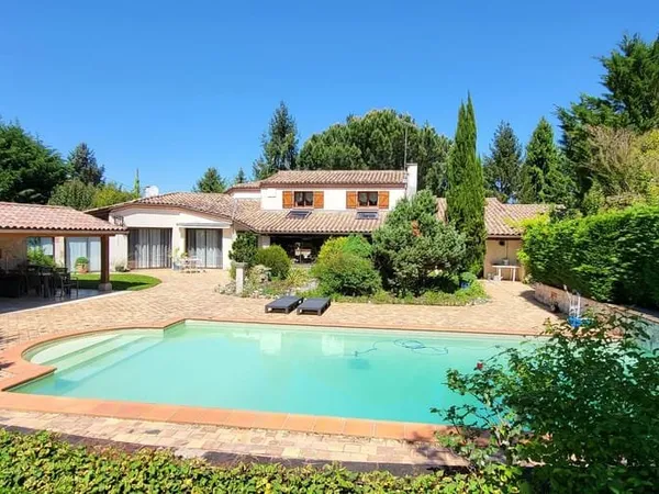 Maison 5 pièces 225 m²