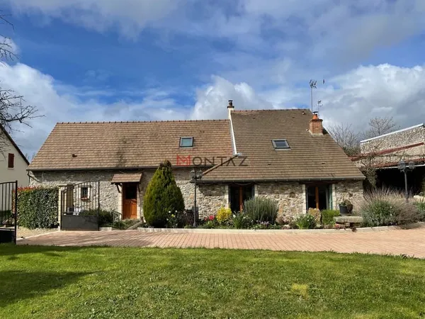 PROCHE LA FERTE GAUCHER - MAISON BRIARDE DE 7 PIECES AVEC GR