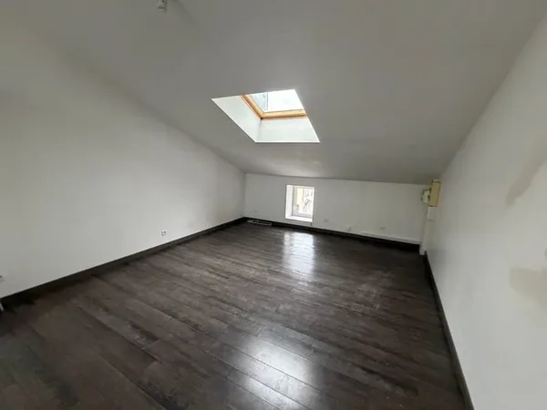 À Bourgoin-Jallieu, appartement de type studio à vendre