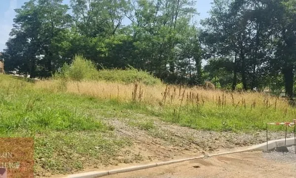 TERRAIN CONSTRUCTIBLE 897 m² POUILLON